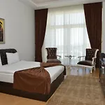 White Palace 4*