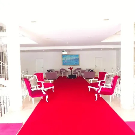 White Palace 4*