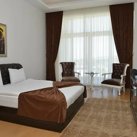 White Palace 4*